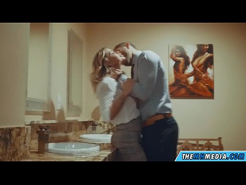 ❤️ Вақте ки як малламуй busty шумо дар як ҳоҷатхона ҷамъиятӣ seduces ️ Видео мақъад дар tg.extratorrents.top ❌️